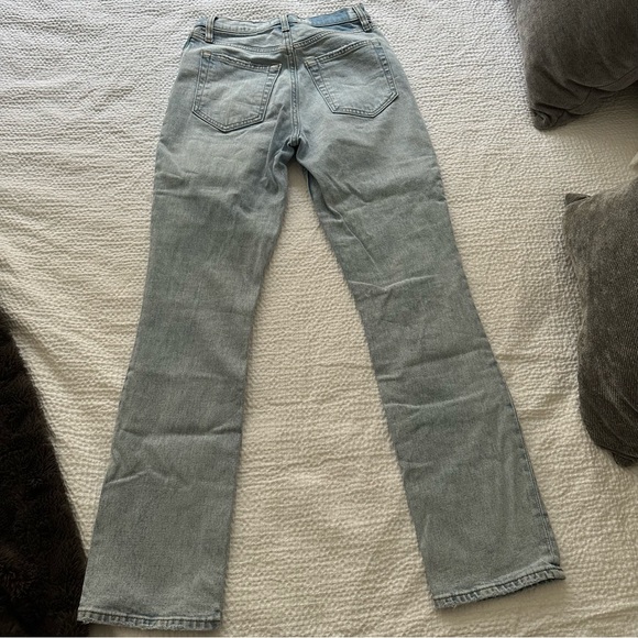 Abercrombie 90’s Slim Straight Ultra High Rise - Picture 2 of 3